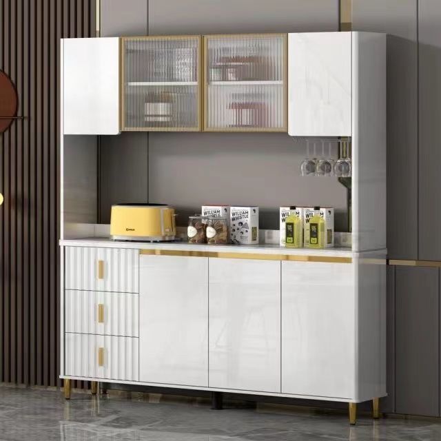 Minimalist Slate White Rectangular Cabinets in The Kitchen